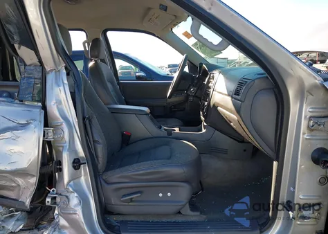 2004 Ford Explorer Xls z USA, uszkodzony, nr VIN 1FMZU62K44ZA02845